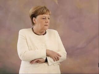 Trillende 'slaapkameel' Merkel maakt veel los in Duitsland