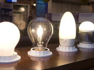 Na de gloeilamp verdwijnt nu ook de halogeenlamp