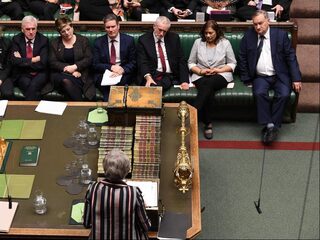 Zo machtig zijn de 'whips' in het Britse parlement