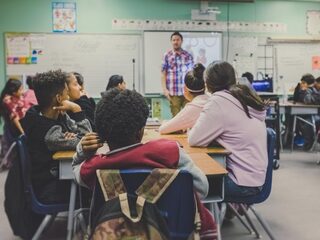 Stand.nl: Scholen moeten harder optreden tegen wangedrag