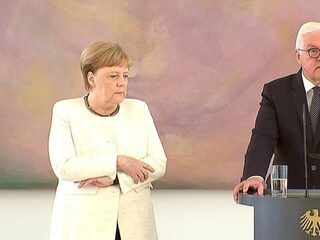 Het getril van Angela Merkel: ‘Het raakte me echt, ik hou van haar’