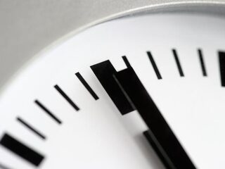 Deze drogisterijketen kent verschil wintertijd en zomertijd niet