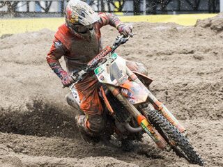 Oranje motorcrossers pakken in Assen voor het eerst wereldtitel