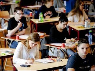 VO-raad: te veel nadruk op het maken van examens op middelbare school