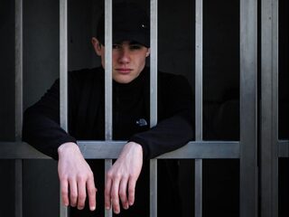 Pim zat als kind in de cel: 'Dat was indrukwekkend en eng'