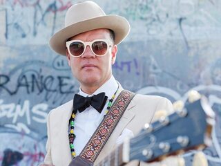 DJ Blue Flamingo reisde de wereld rond: 'Eindeloze research naar muziek'