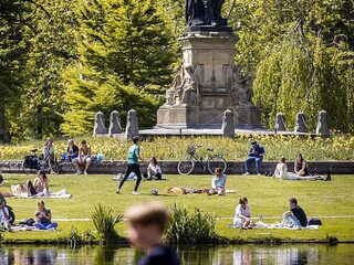 Met hoeveel mensen mag je afspreken? Helft jongeren vindt nieuwe coronaregels niet duidelijk