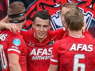 AZ blijft achtervolgen, Feyenoord revancheert zich