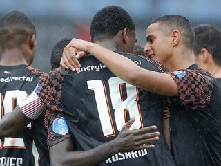 PSV doet haar plicht en wint ruim van PEC Zwolle