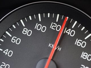 Is het verplicht dat jij harder denkt te rijden dan je doet?