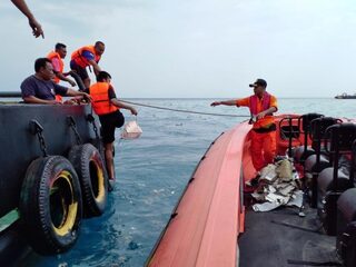 Passagiersvliegtuig neergestort in zee bij Indonesië