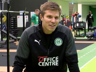 Werken voor de één, voetballen voor de ander: bijzonder bekerduel voor Jesse Renken