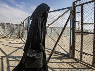 Nederlandse IS-vrouw ontsnapt uit kamp Al-Hol en op punt naar Nederland te komen