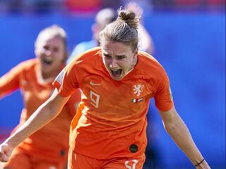 Oranjevrouwen bereiken halve finales op WK en grijpen olympisch ticket