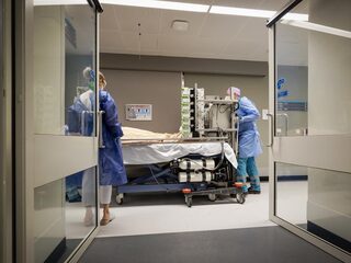 'Besmettingscijfers moeten nú omlaag, anders kan het zorgsysteem het niet meer aan'