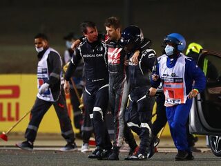 Zware crash in Bahrein: Grosjean komt op tijd uit brandende auto