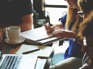 Door het thuiswerken delen we ons leven te efficiënt in: 'We blijven onszelf voortjagen'