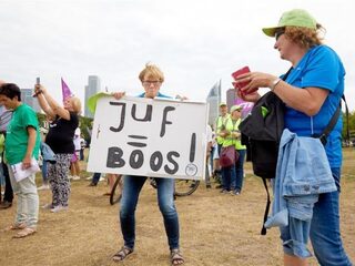 Oud-minister Ritzen over heisa lerarensalarissen: 'Formerende partijen hebben geen poot om op te staan'