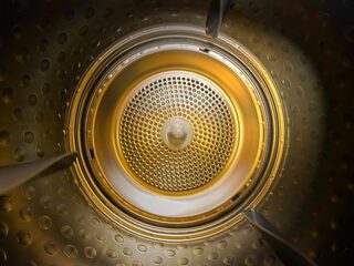 Je geld ontsmetten in de wasdroger? 'Het is niet alleen onnodig, maar ook nog eens gevaarlijk'