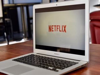 Wat betekent het voor jou als Netflix en pornosites hun internetsnelheid verlagen?
