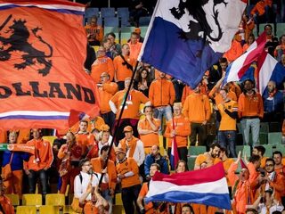 'Bestuur Supportersclub Oranje verrijkte zich met geld van fans'