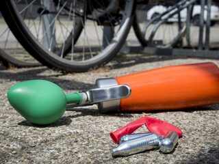 Politieagent: 'Tegen een auto vol lachgas-gebruikers kunnen we nu niets'