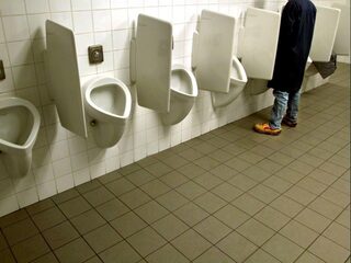 'Kroegen in Nijmegen filmen op mannentoilet'