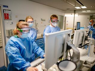 NvZ: 'Begin met het vaccineren van ziekenhuispersoneel'
