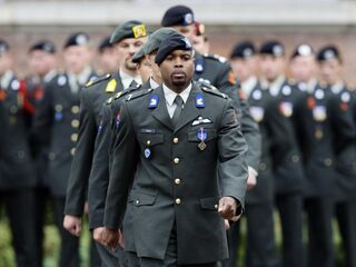 Militair redde leven van collega die ’s nachts werd beschoten: ‘Al is het het laatste wat ik doe’