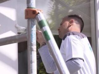 Vakmensen in de bouw hebben werk voor het uitkiezen