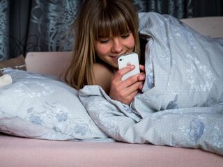 Feit of Fictie: 'Te veel naar een scherm kijken kan leiden tot blindheid'