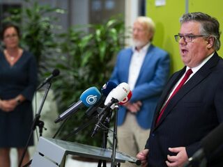 Nieuwslekken voor een persconferentie 'kinderachtig spelletje'