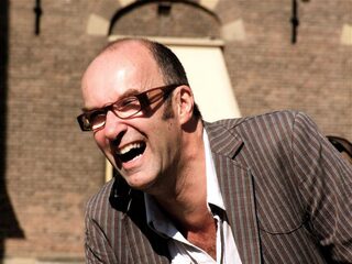 'Je reist alleen en draagt je eigen koffer'