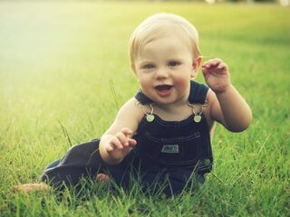 Baby met stress voelt hevige pijn maar lijdt in stilte