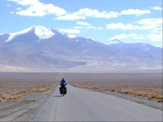 'Het grootste risico voor de fietstoerist in Tadzjikistan is het verkeer'