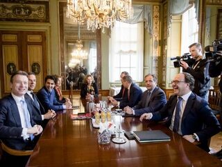 De formatie: 'Als politici informatie gaan lekken, anticiperen ze op een crash'