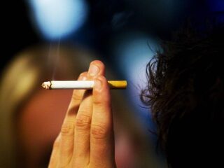 Stand.nl: Roken moet uit het openbare leven verbannen worden