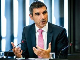 Staatssecretaris Blokhuis wil roken op terrassen verbieden