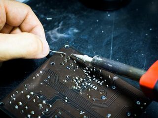 Positieve initiatieven in onzekere tijd: oude laptops opknappen en gratis aanbieden