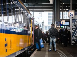 Proef om overlast in de trein te melden via app of sms