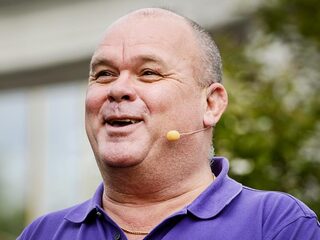 Paul de Leeuw over coming out: 'Accepteren was moeilijk, maar daarna gaan de sluizen open'