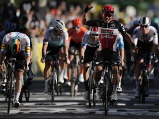 Ewan snelste in derde etappe Tour de France, Alaphilippe blijft in het geel