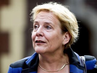Minister Bijleveld zit niet te wachten op extra toezicht Defensie