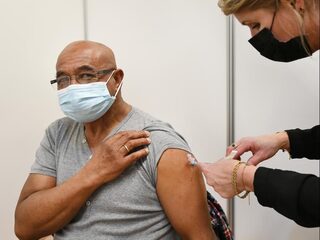 Vaccinatie-restanten worden soms aangeboden aan gezonde dertigers