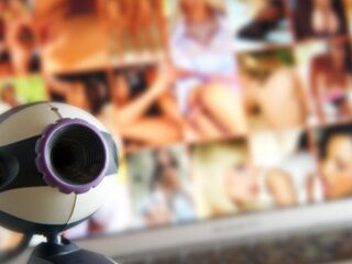 Alarmerend aantal slachtoffers sextortion - zelfs senioren in de val