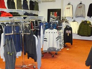 Arrestaties om verkoop nep-merkkleding via sociale media