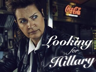 Looking for Hillary (6): Stap nooit bij onbekende mannen in een auto...