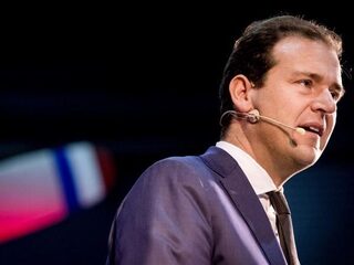 Asscher: 'We moeten mensen beschermen tegen werkstress'