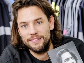 Thomas Dekker staat nog steeds achter zijn boek, ondanks kritiek