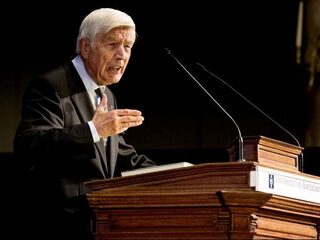 Van Agt ziet niks in kernwapenplan Trump